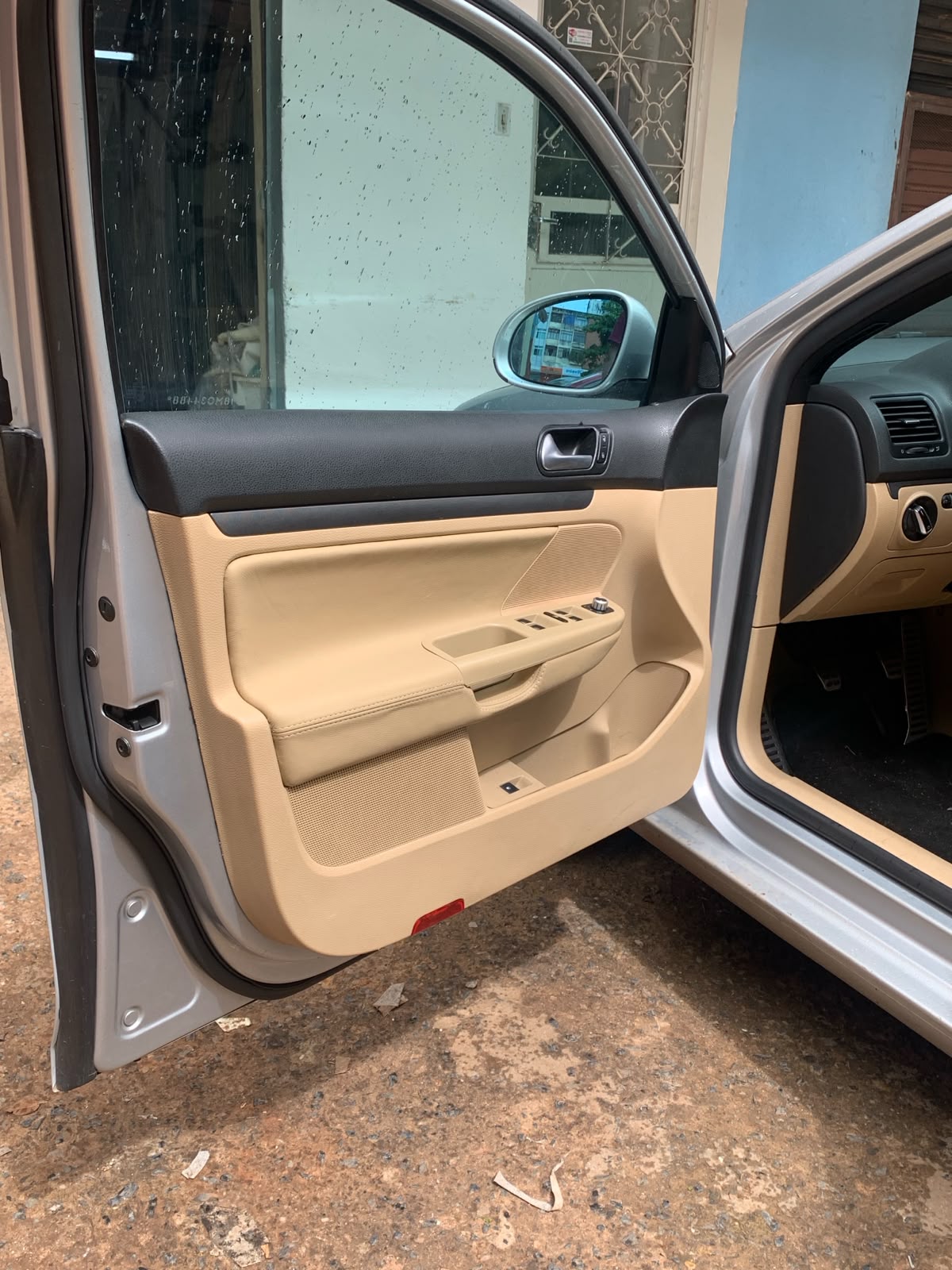 Porta interna VW em couro bege